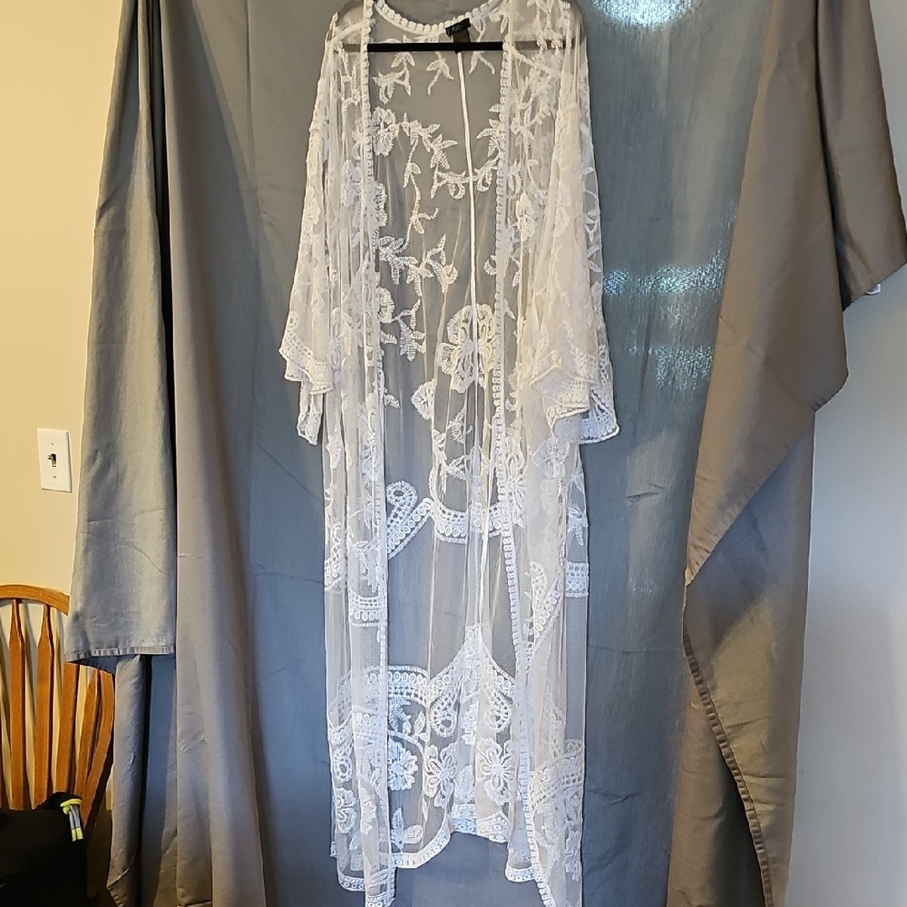 Elegant White Lace Kimono 4x